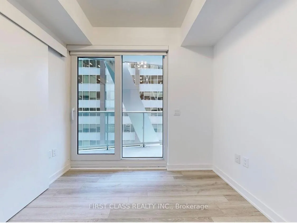 Photo 13 of Unit 2512, 230 Simcoe Street, Toronto, Kensington-Chinatown — HOMEH
