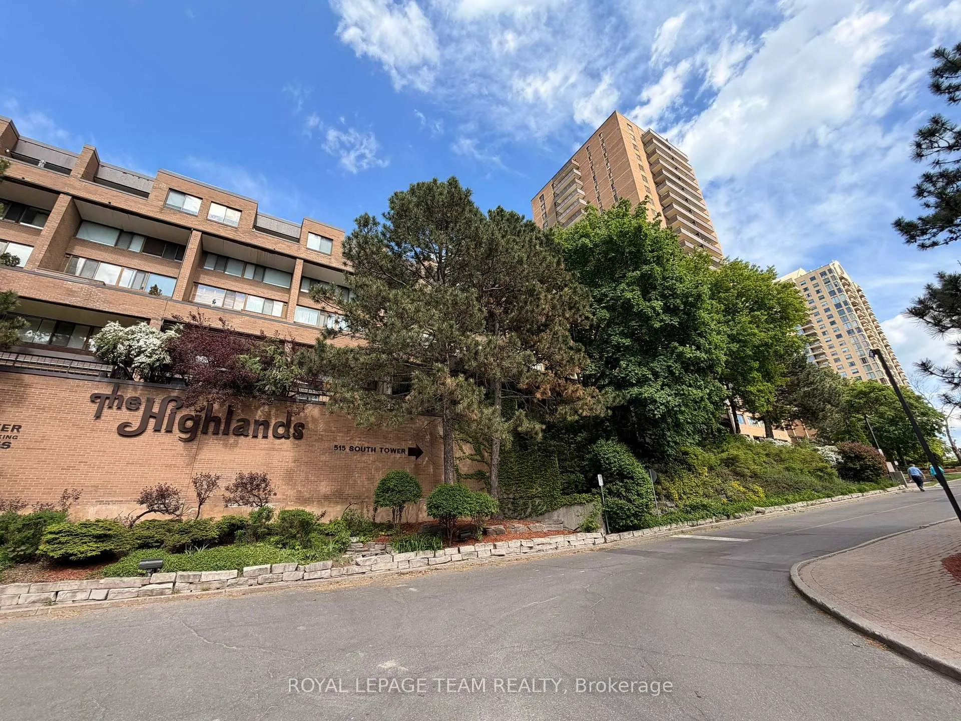 Photo 2 of Unit 318, 515 St Laurent Boulevard, Ottawa, Viscount Alexander Park — HOMEH