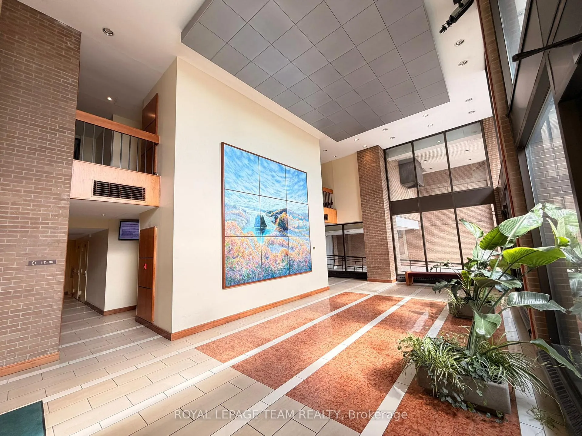 Photo 3 of Unit 318, 515 St Laurent Boulevard, Ottawa, Viscount Alexander Park — HOMEH