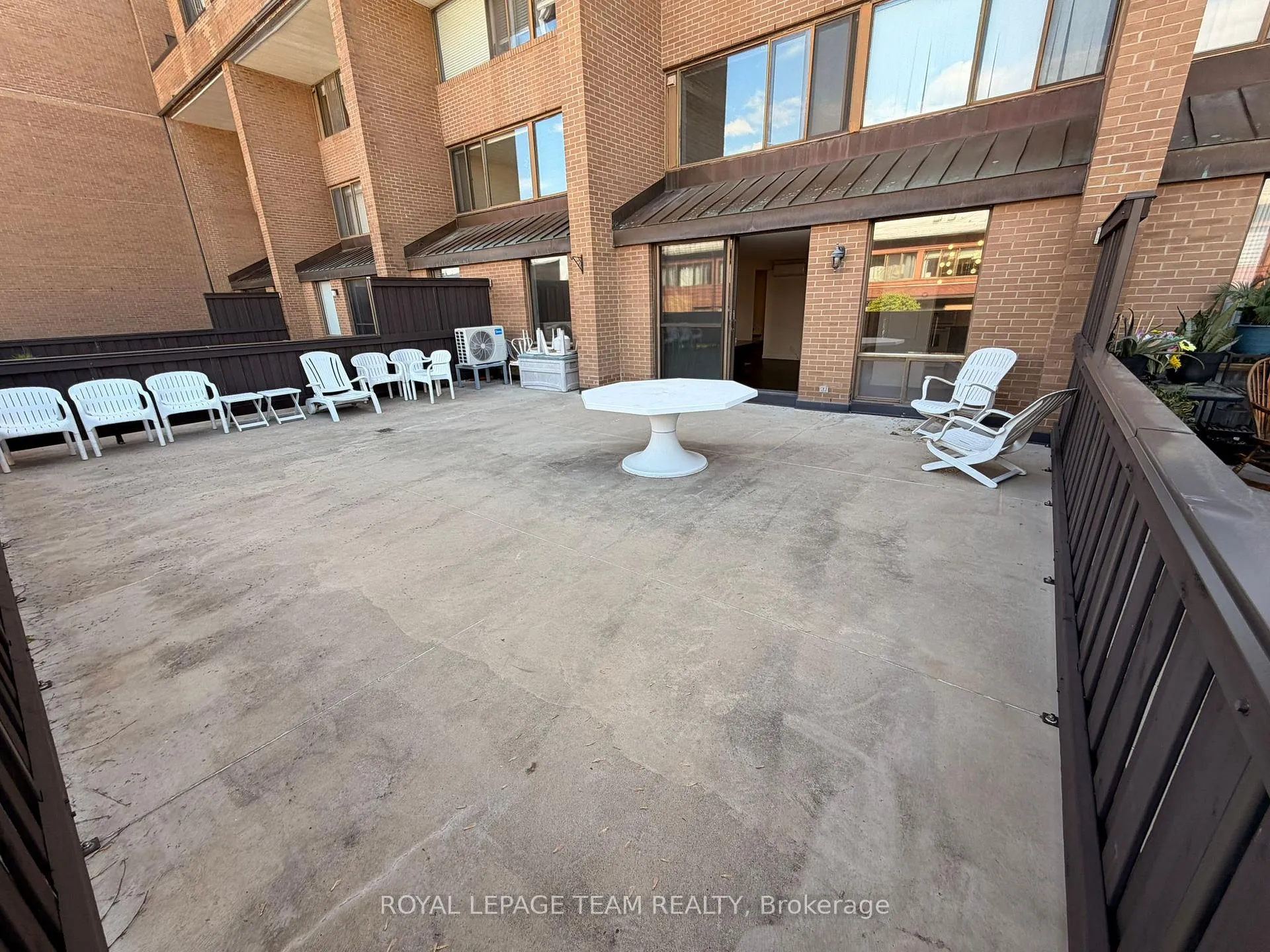 Photo 20 of Unit 318, 515 St Laurent Boulevard, Ottawa, Viscount Alexander Park — HOMEH