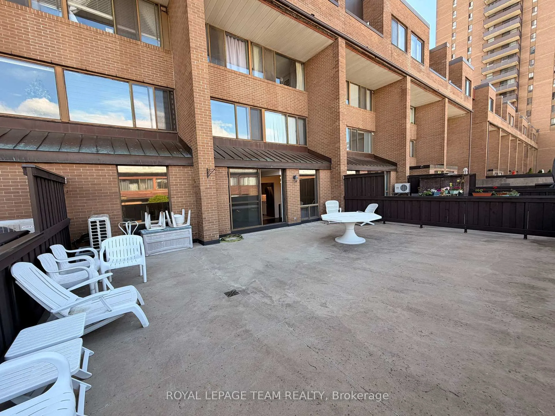 Photo 22 of Unit 318, 515 St Laurent Boulevard, Ottawa, Viscount Alexander Park — HOMEH