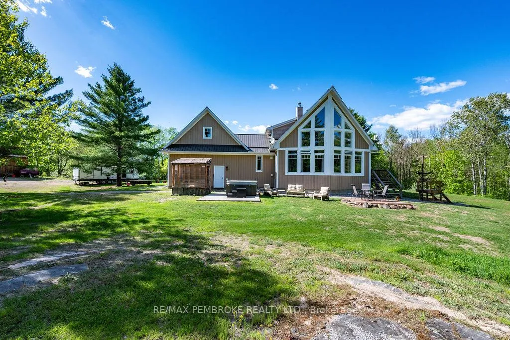 Photo 2 of 263 Walsh's Road, North Algona Wilberforce, North Algona/Wilberforce Twp — HOMEH