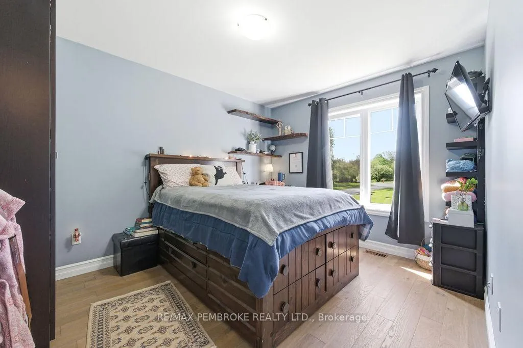Photo 16 of 263 Walsh's Road, North Algona Wilberforce, North Algona/Wilberforce Twp — HOMEH