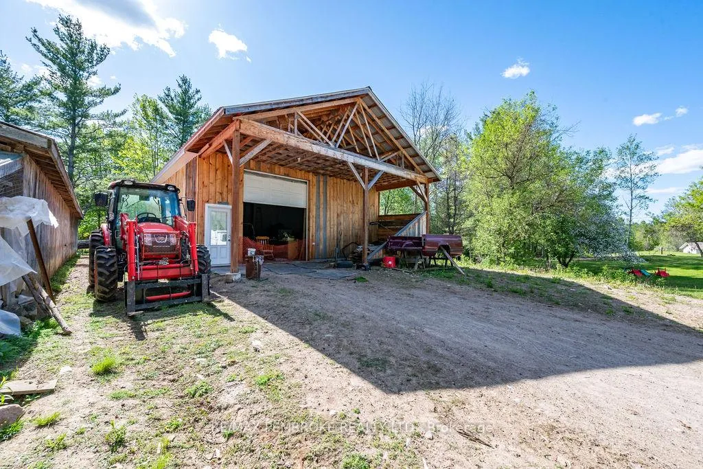 Photo 26 of 263 Walsh's Road, North Algona Wilberforce, North Algona/Wilberforce Twp — HOMEH