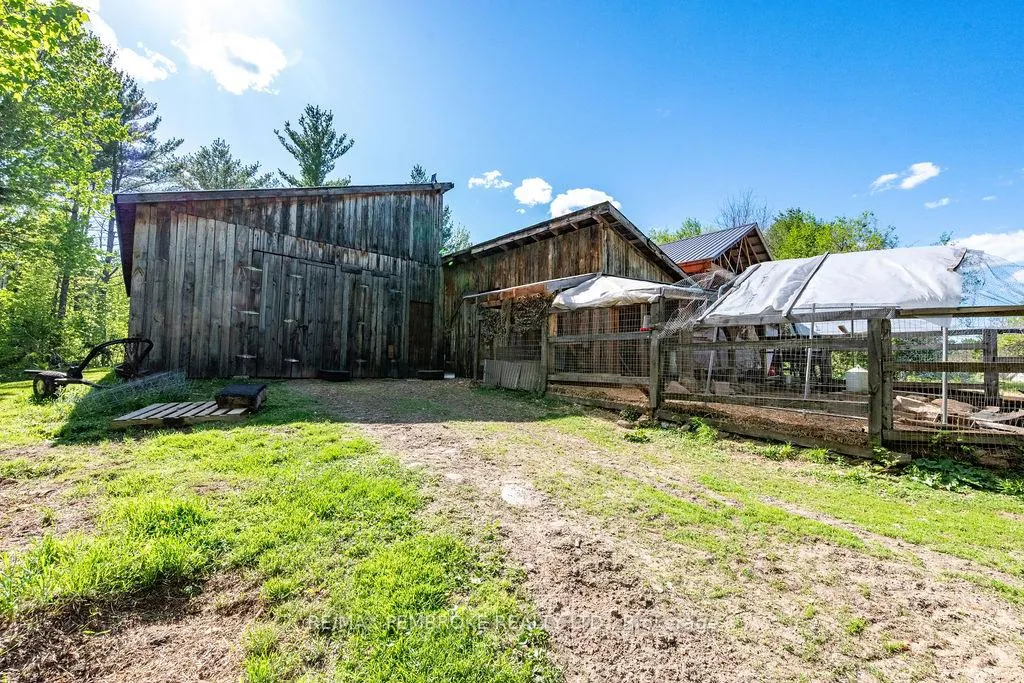 Photo 31 of 263 Walsh's Road, North Algona Wilberforce, North Algona/Wilberforce Twp — HOMEH