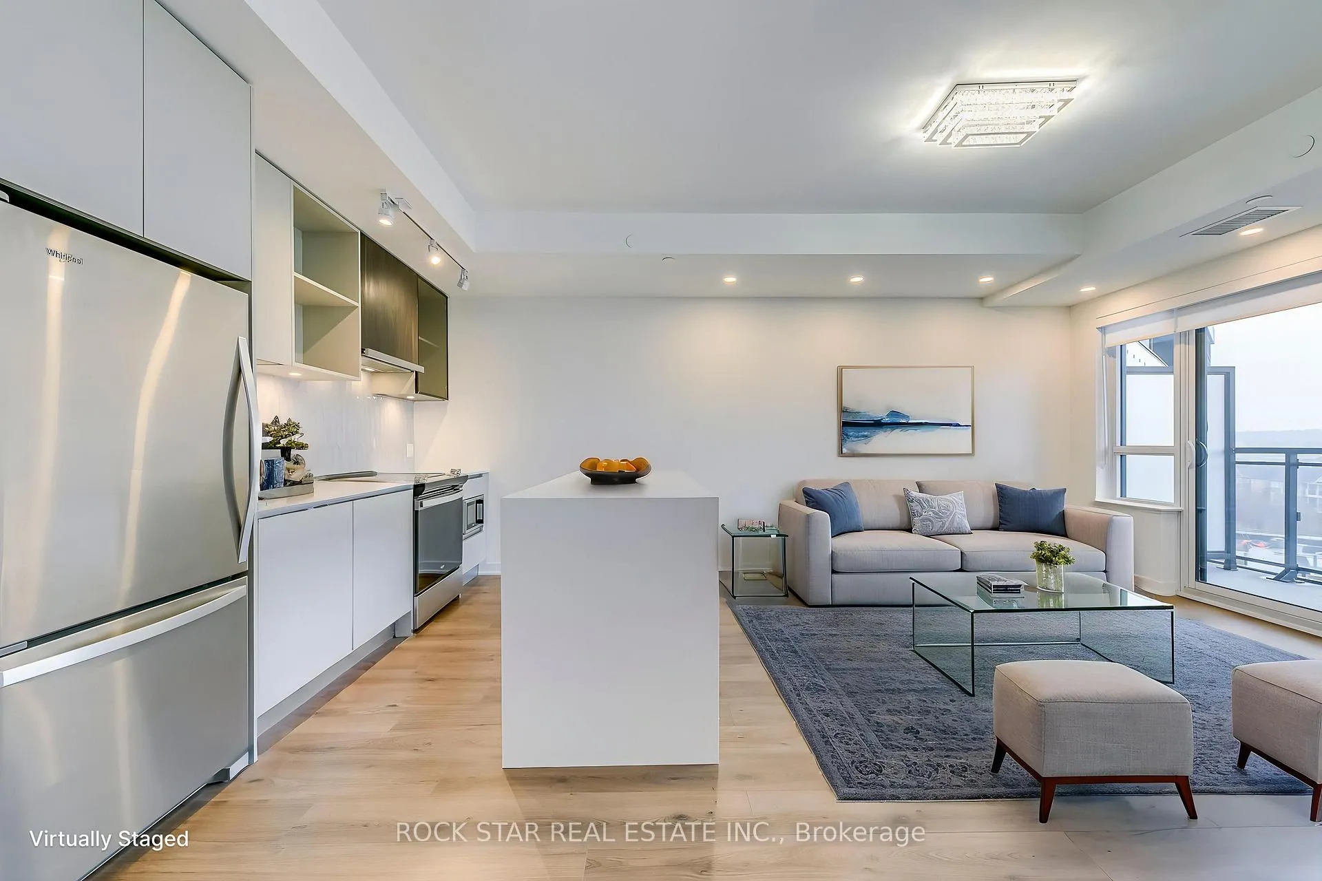 Front of Unit 601, 395 Dundas Street W