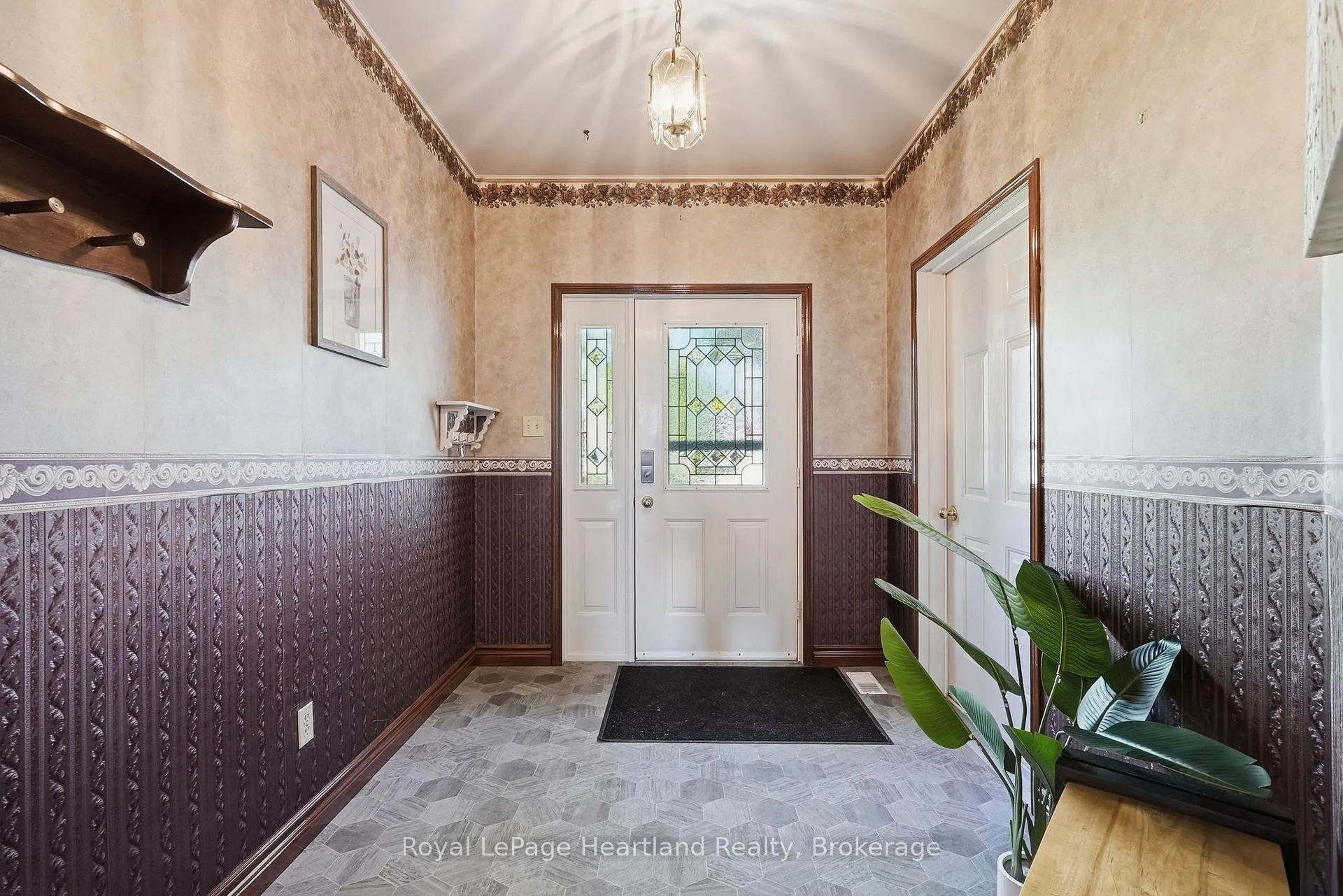Photo 10 of 580 Maple Avenue N, North Perth, Listowel — HOMEH