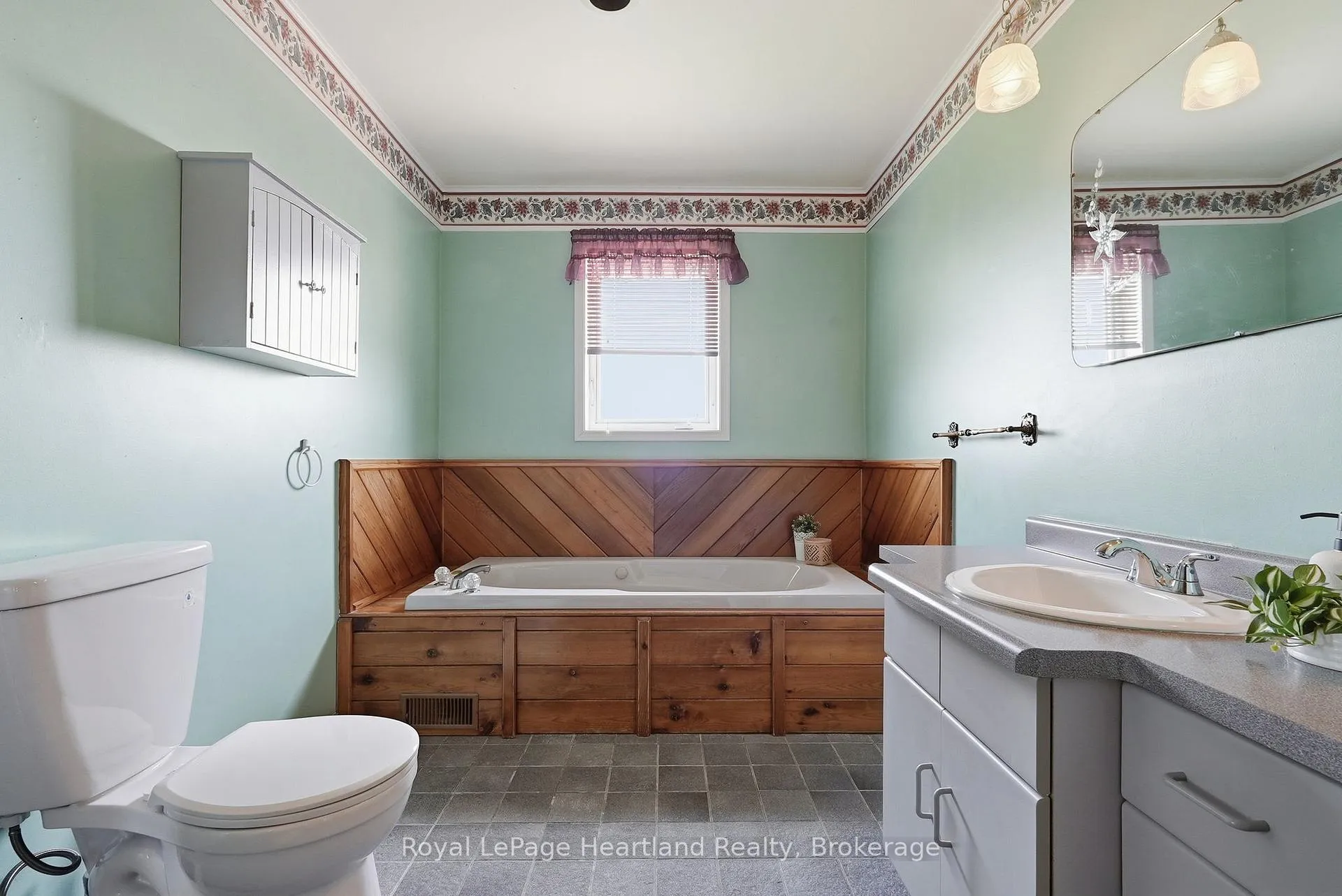 Photo 24 of 580 Maple Avenue N, North Perth, Listowel — HOMEH