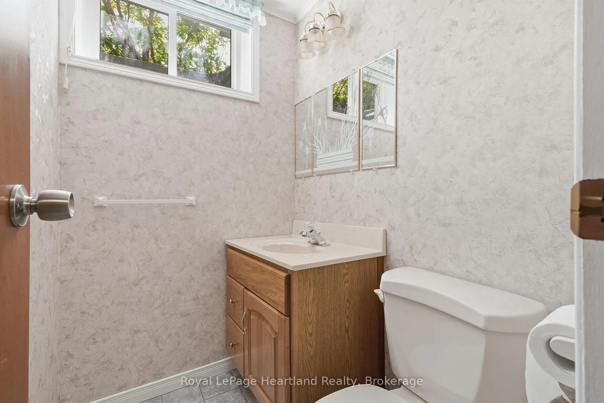 Photo 28 of 580 Maple Avenue N, North Perth, Listowel — HOMEH