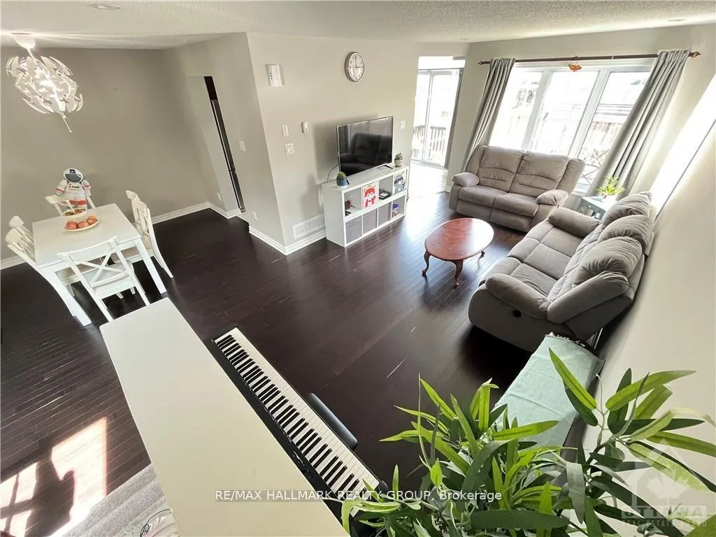 Photo 4 of 110 Garrity Crescent, Ottawa, Barrhaven - Strandherd — HOMEH