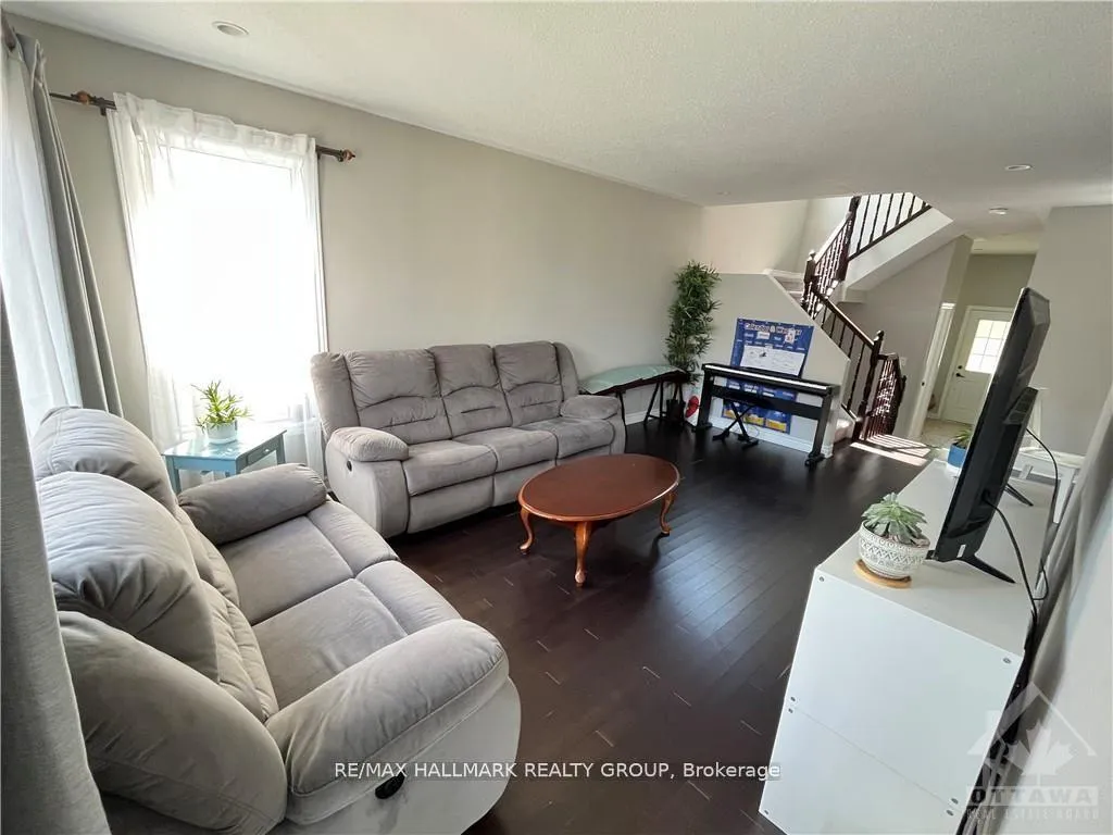 Photo 5 of 110 Garrity Crescent, Ottawa, Barrhaven - Strandherd — HOMEH