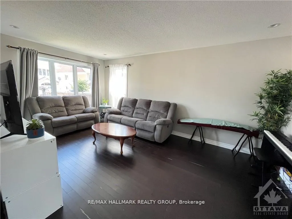 Photo 6 of 110 Garrity Crescent, Ottawa, Barrhaven - Strandherd — HOMEH