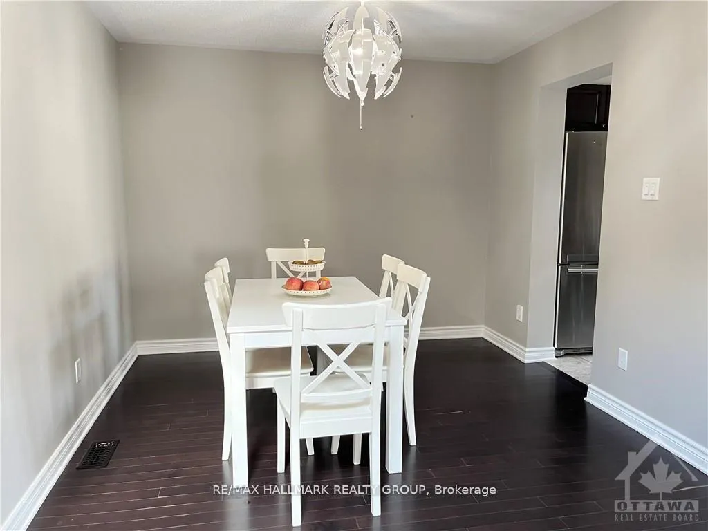 Photo 7 of 110 Garrity Crescent, Ottawa, Barrhaven - Strandherd — HOMEH