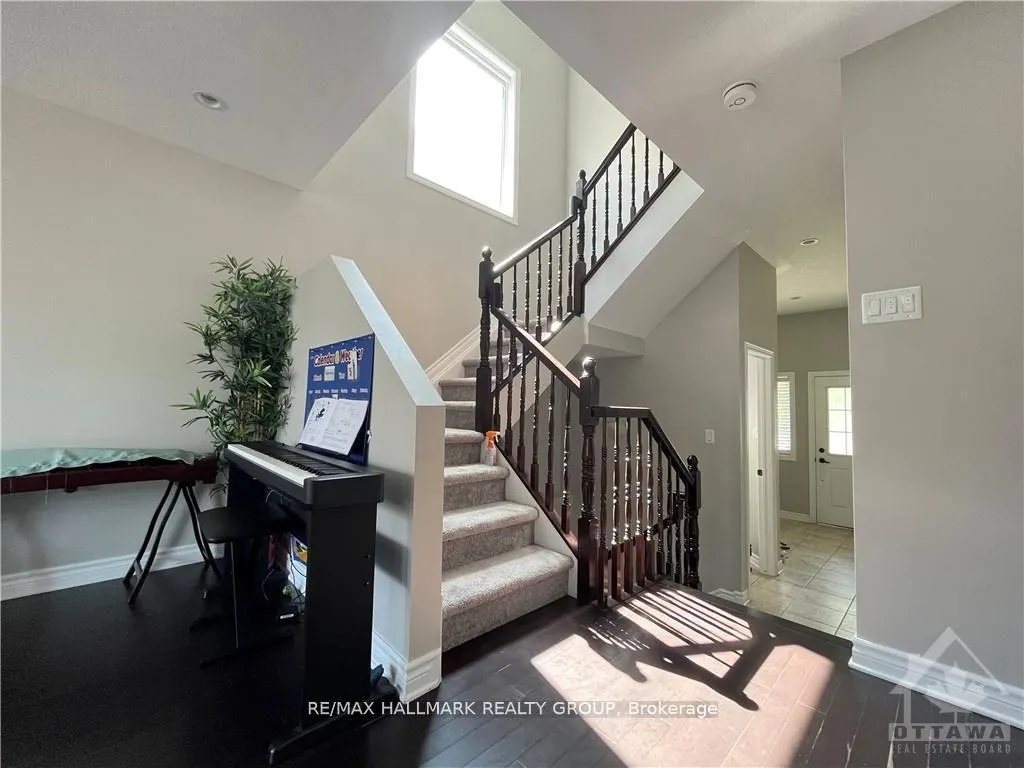 Photo 9 of 110 Garrity Crescent, Ottawa, Barrhaven - Strandherd — HOMEH