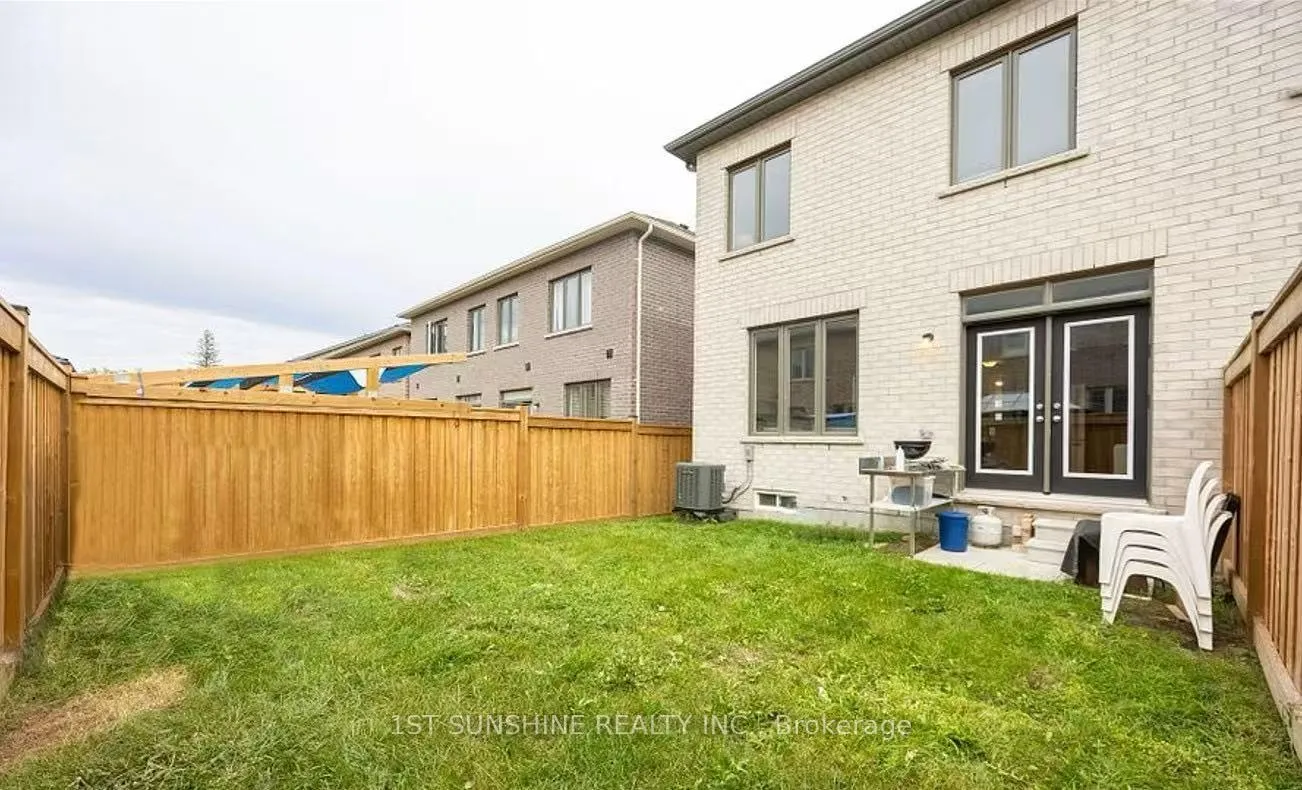 Photo 10 of 16 Conarty Crescent, Whitby, Rural Whitby — HOMEH