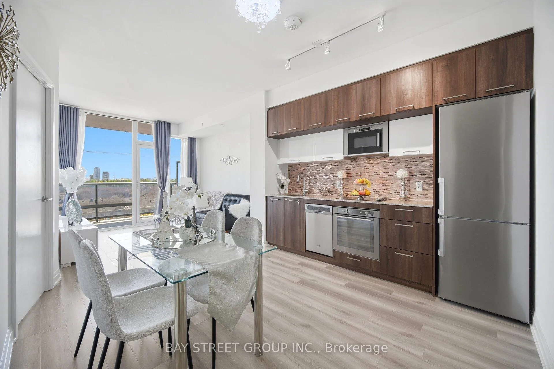Photo 3 of Unit 626, 4800 Highway 7, Vaughan, East Woodbridge — HOMEH