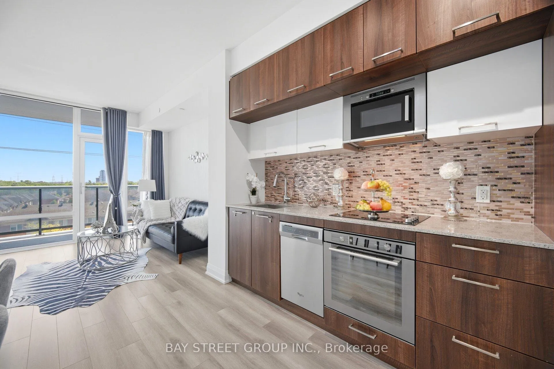 Photo 5 of Unit 626, 4800 Highway 7, Vaughan, East Woodbridge — HOMEH