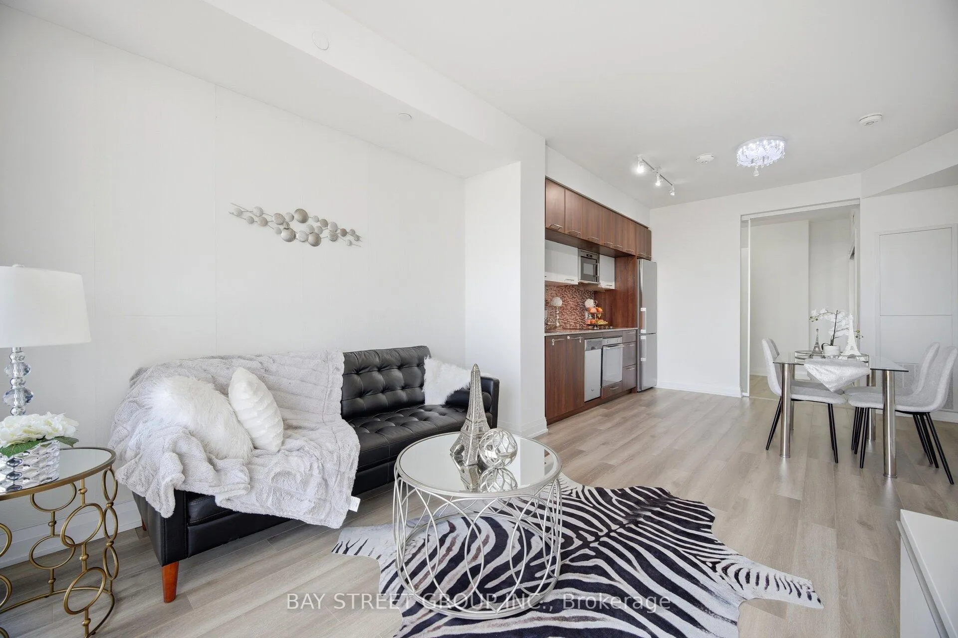 Photo 7 of Unit 626, 4800 Highway 7, Vaughan, East Woodbridge — HOMEH