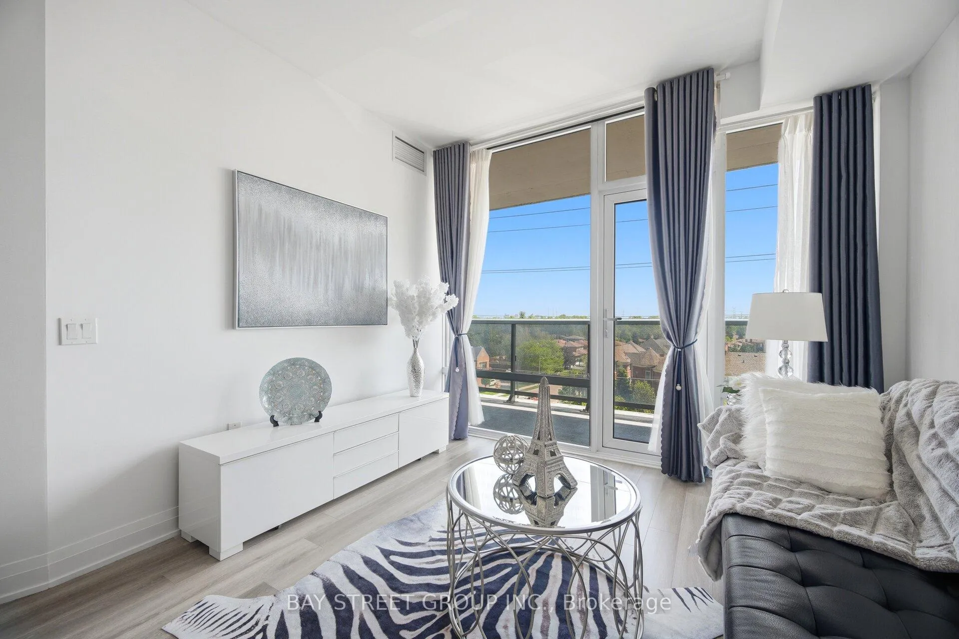 Photo 8 of Unit 626, 4800 Highway 7, Vaughan, East Woodbridge — HOMEH