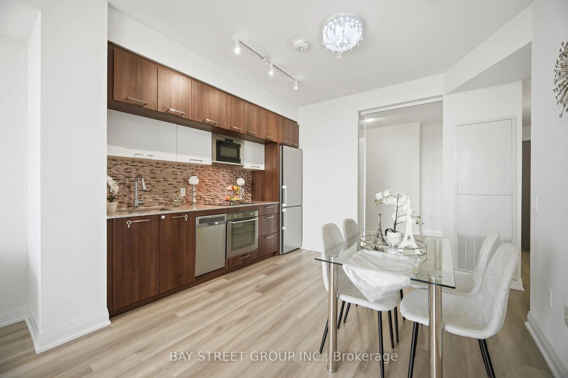 Photo 10 of Unit 626, 4800 Highway 7, Vaughan, East Woodbridge — HOMEH