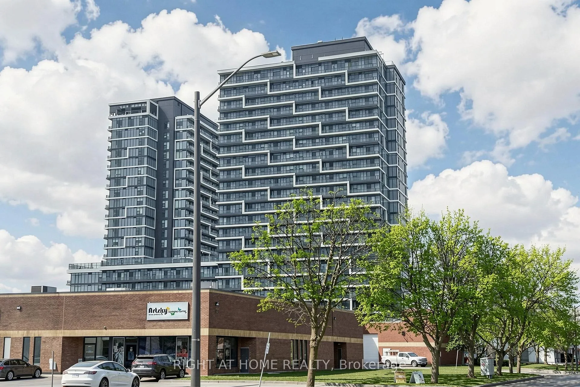 Photo 2 of Unit B-2207, 9751 Markham Road, Markham, Greensborough — HOMEH