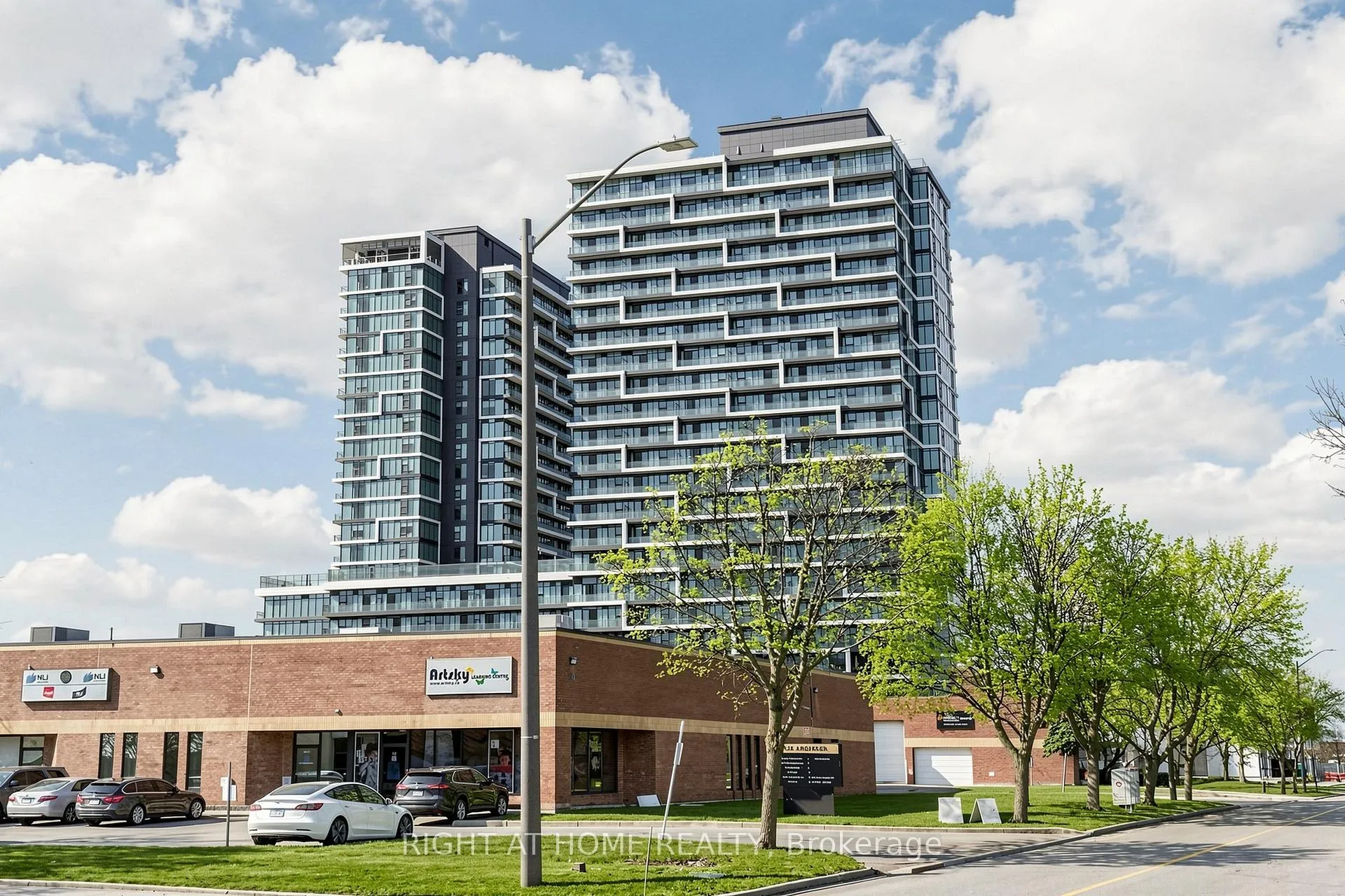 Photo 3 of Unit B-2207, 9751 Markham Road, Markham, Greensborough — HOMEH