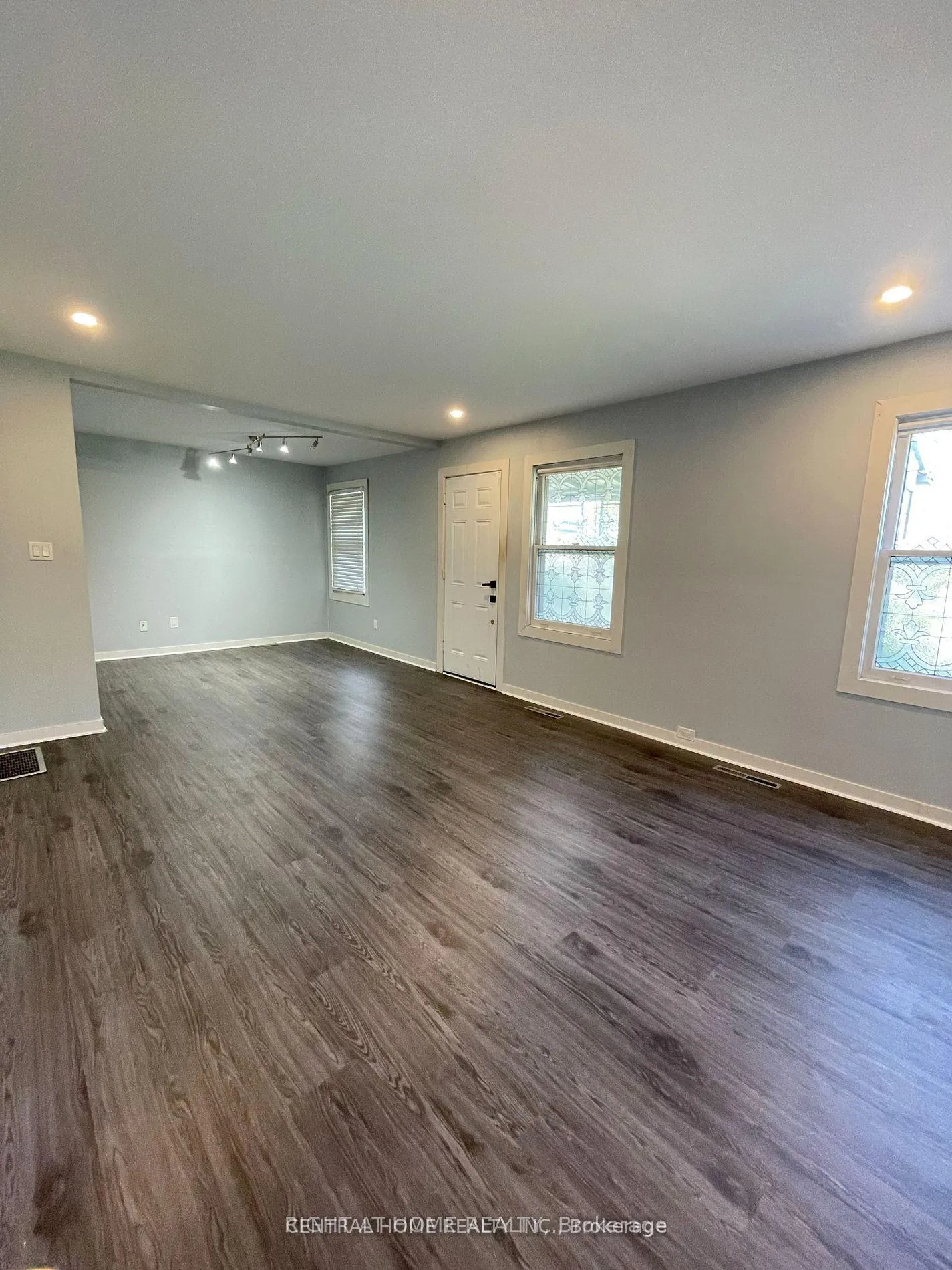 Photo 3 of 389 Lincoln Street, Welland, Lincoln/Crowland — HOMEH