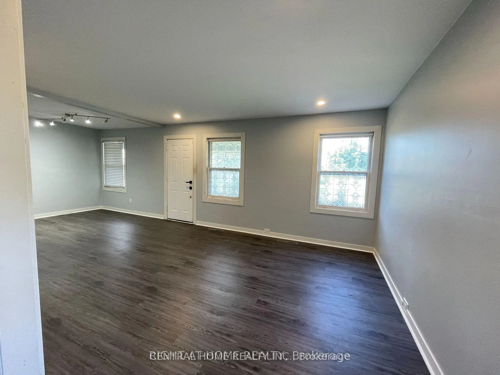 Photo 2 of 389 Lincoln Street, Welland, Lincoln/Crowland — HOMEH
