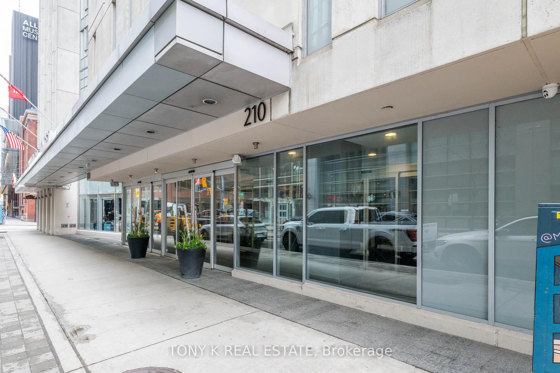 Photo 3 of Unit 2113, 210 Victoria Street, Toronto, Church-Yonge Corridor — HOMEH