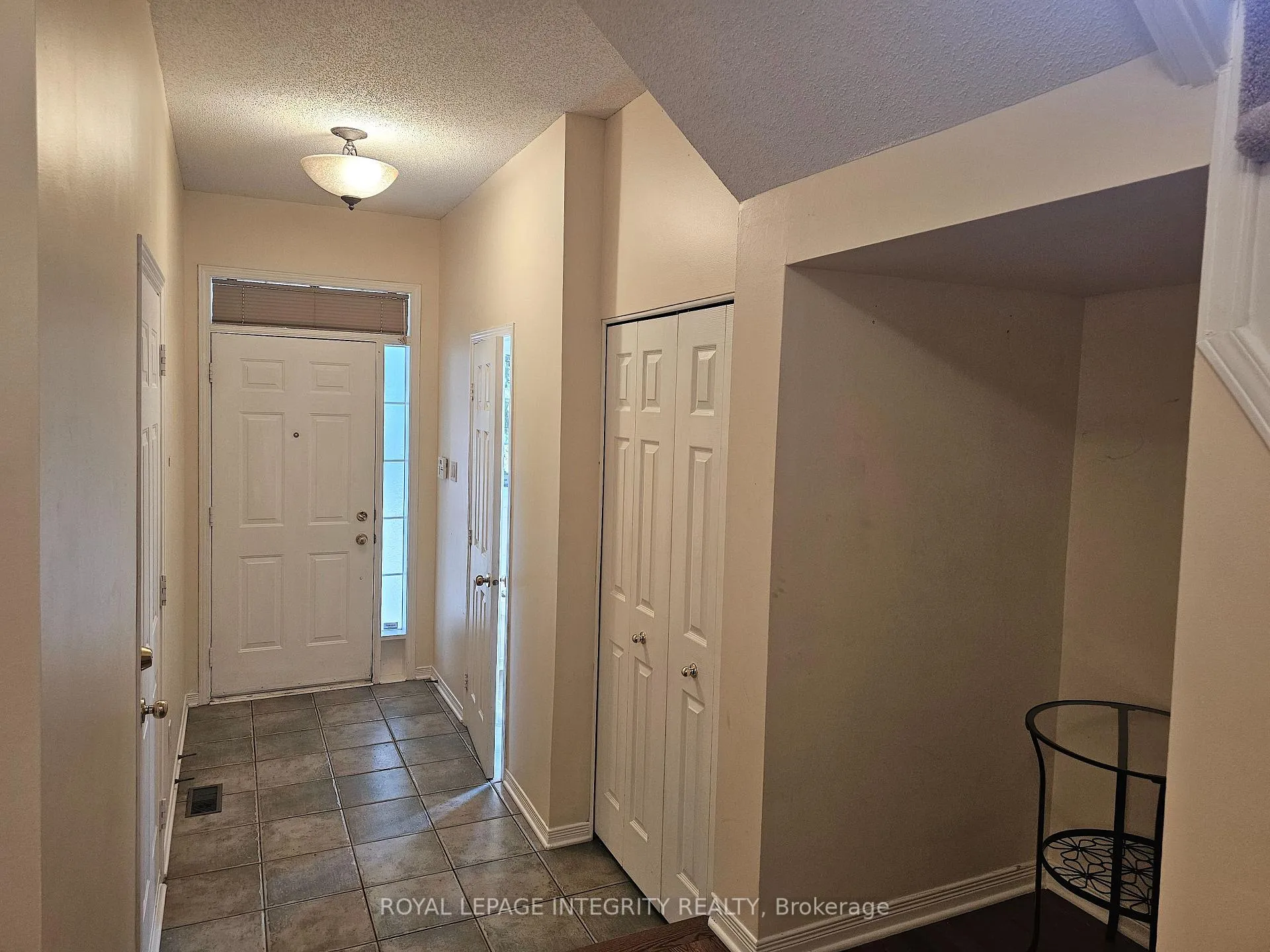 Photo 2 of Unit 2, 211 Station Boulevard, Ottawa, Riverview Park — HOMEH