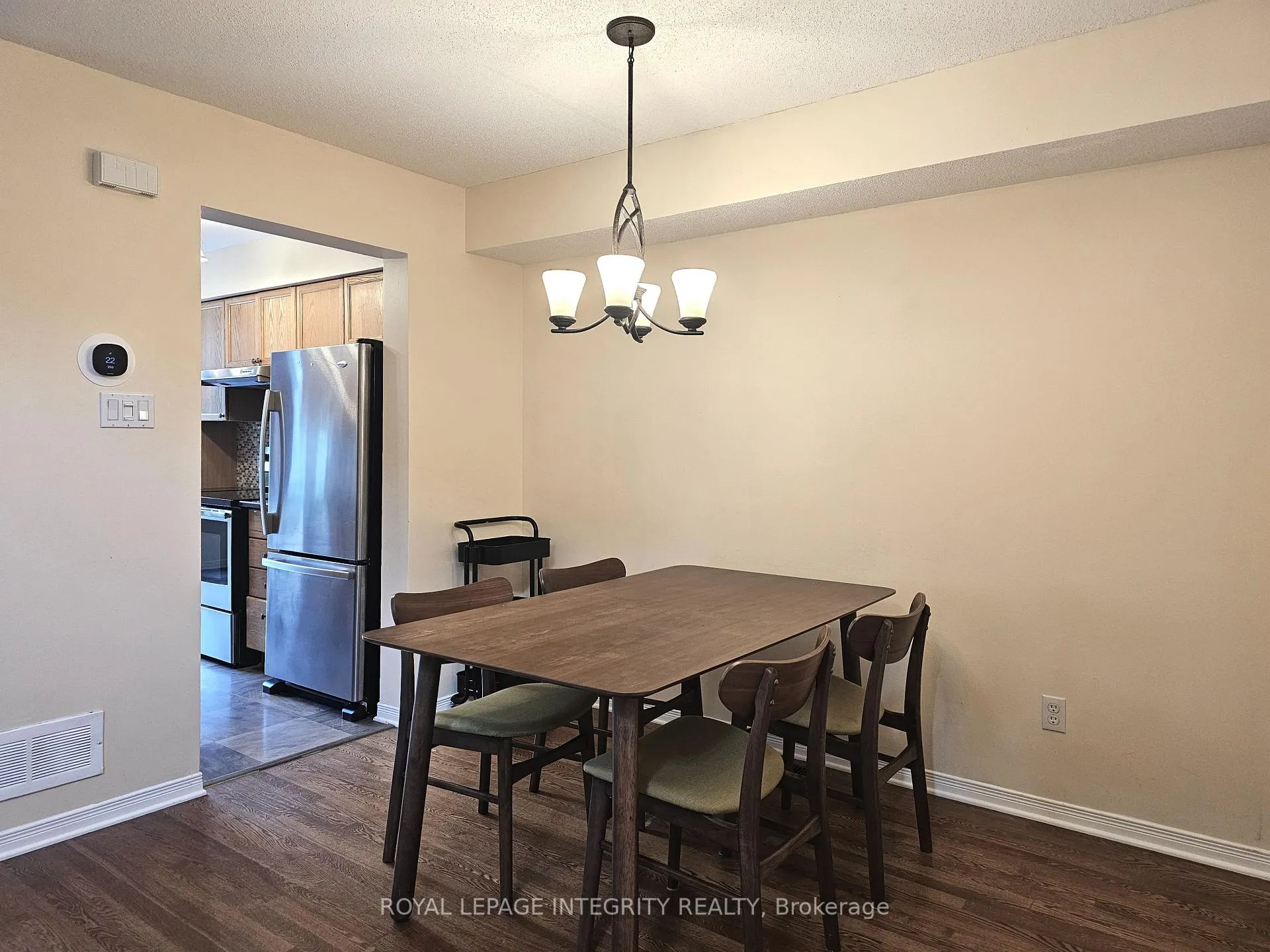 Photo 3 of Unit 2, 211 Station Boulevard, Ottawa, Riverview Park — HOMEH