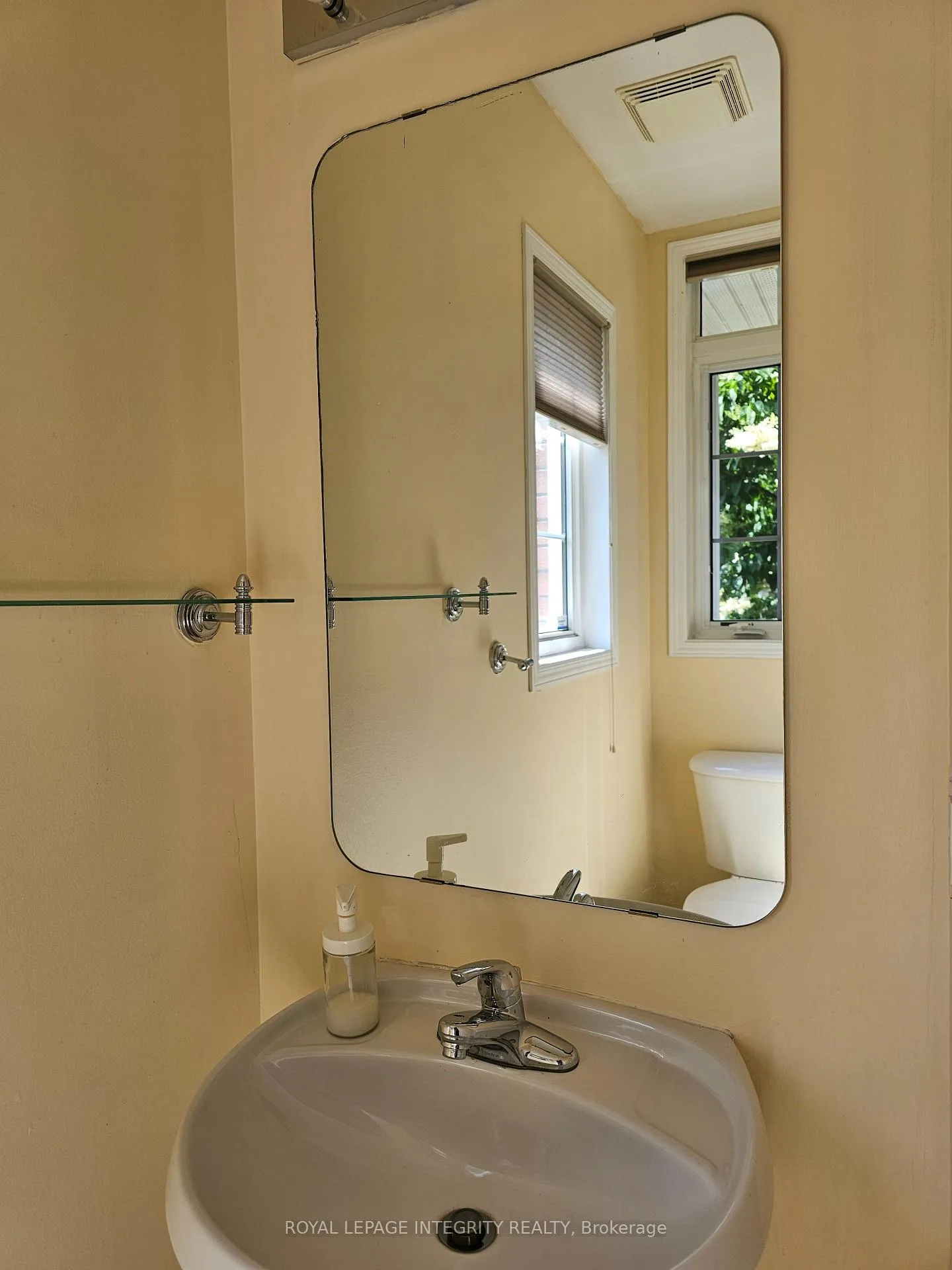 Photo 12 of Unit 2, 211 Station Boulevard, Ottawa, Riverview Park — HOMEH