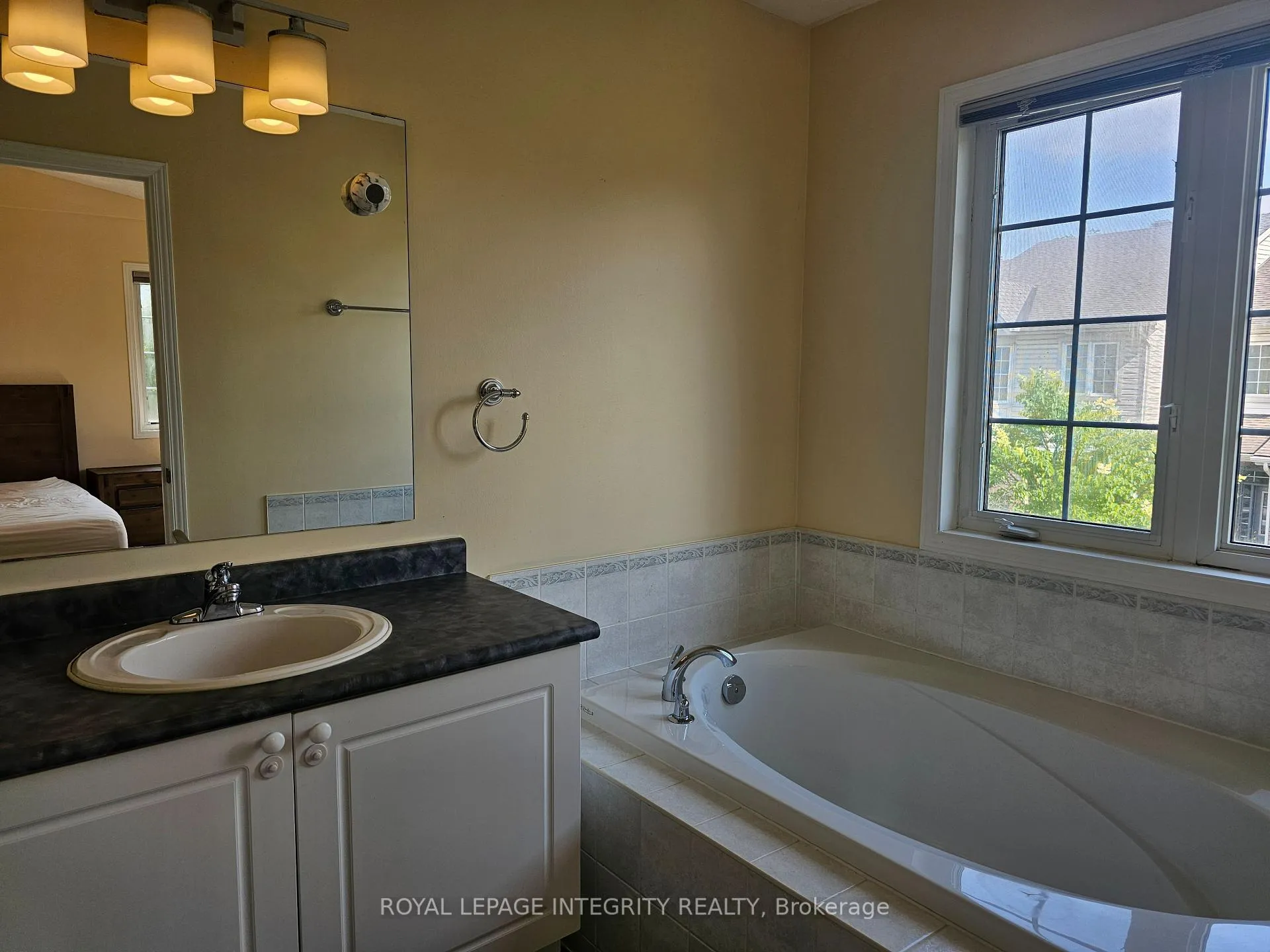 Photo 17 of Unit 2, 211 Station Boulevard, Ottawa, Riverview Park — HOMEH