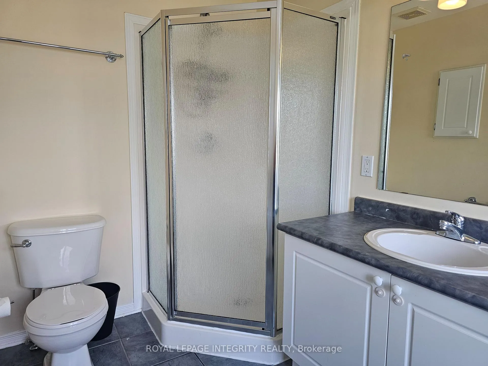 Photo 18 of Unit 2, 211 Station Boulevard, Ottawa, Riverview Park — HOMEH