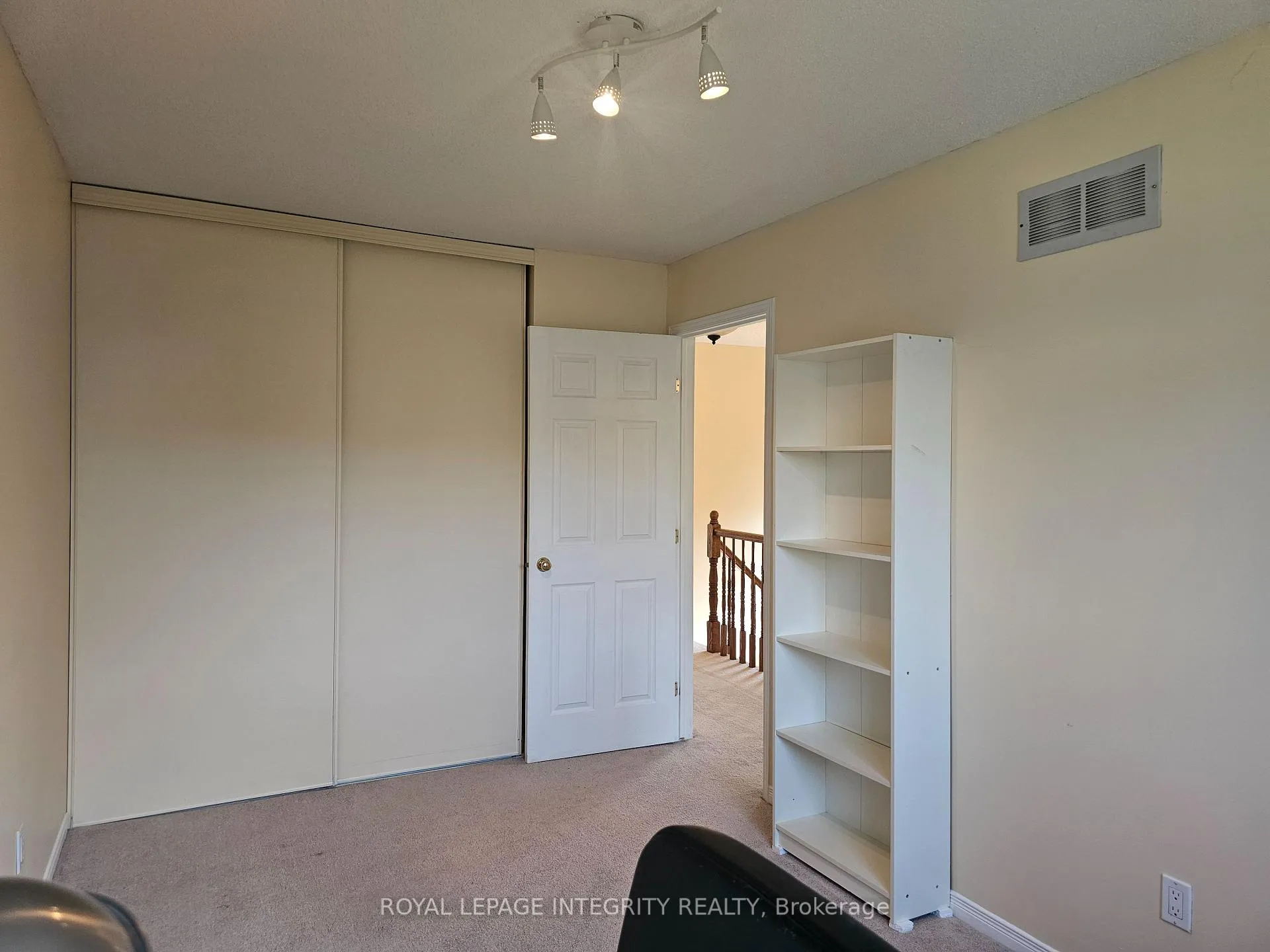 Photo 21 of Unit 2, 211 Station Boulevard, Ottawa, Riverview Park — HOMEH