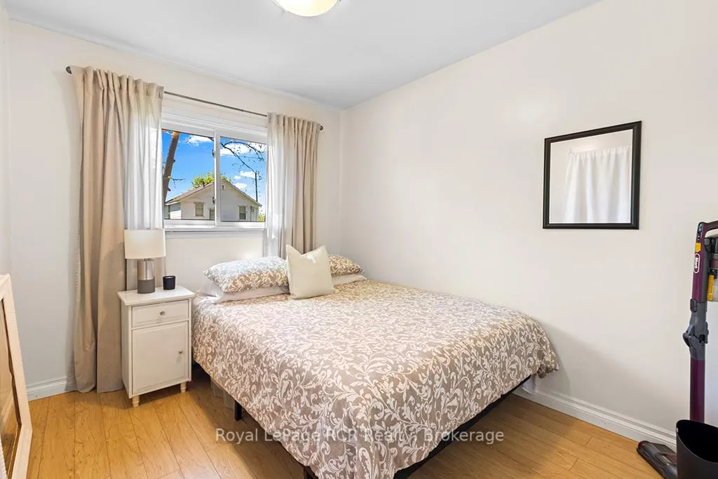 Photo 12 of 589 5th Avenue E, Owen Sound — HOMEH