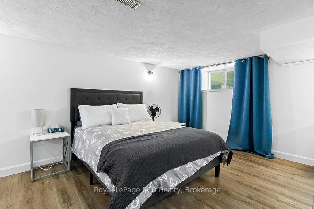 Photo 24 of 589 5th Avenue E, Owen Sound — HOMEH