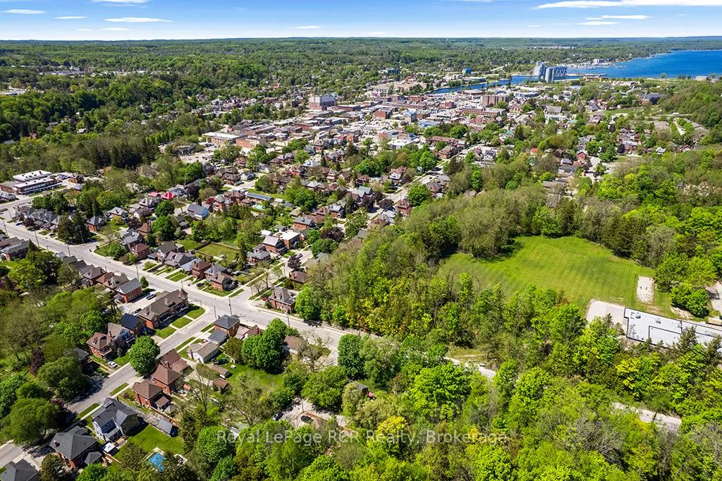 Photo 38 of 589 5th Avenue E, Owen Sound — HOMEH