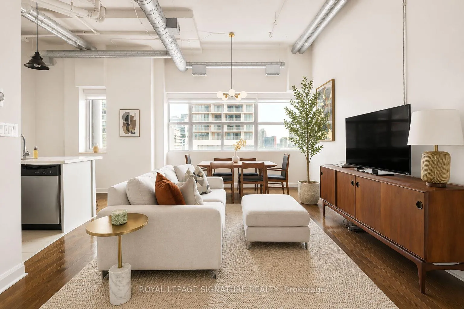 Front of Unit 513, 700 King Street W