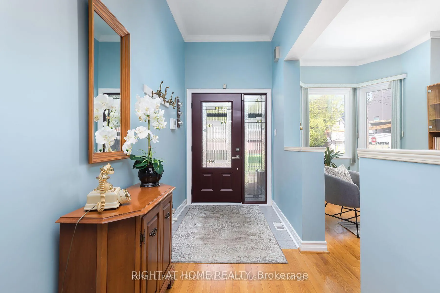 Photo 2 of 119 Niagara Street, Toronto, Niagara — HOMEH