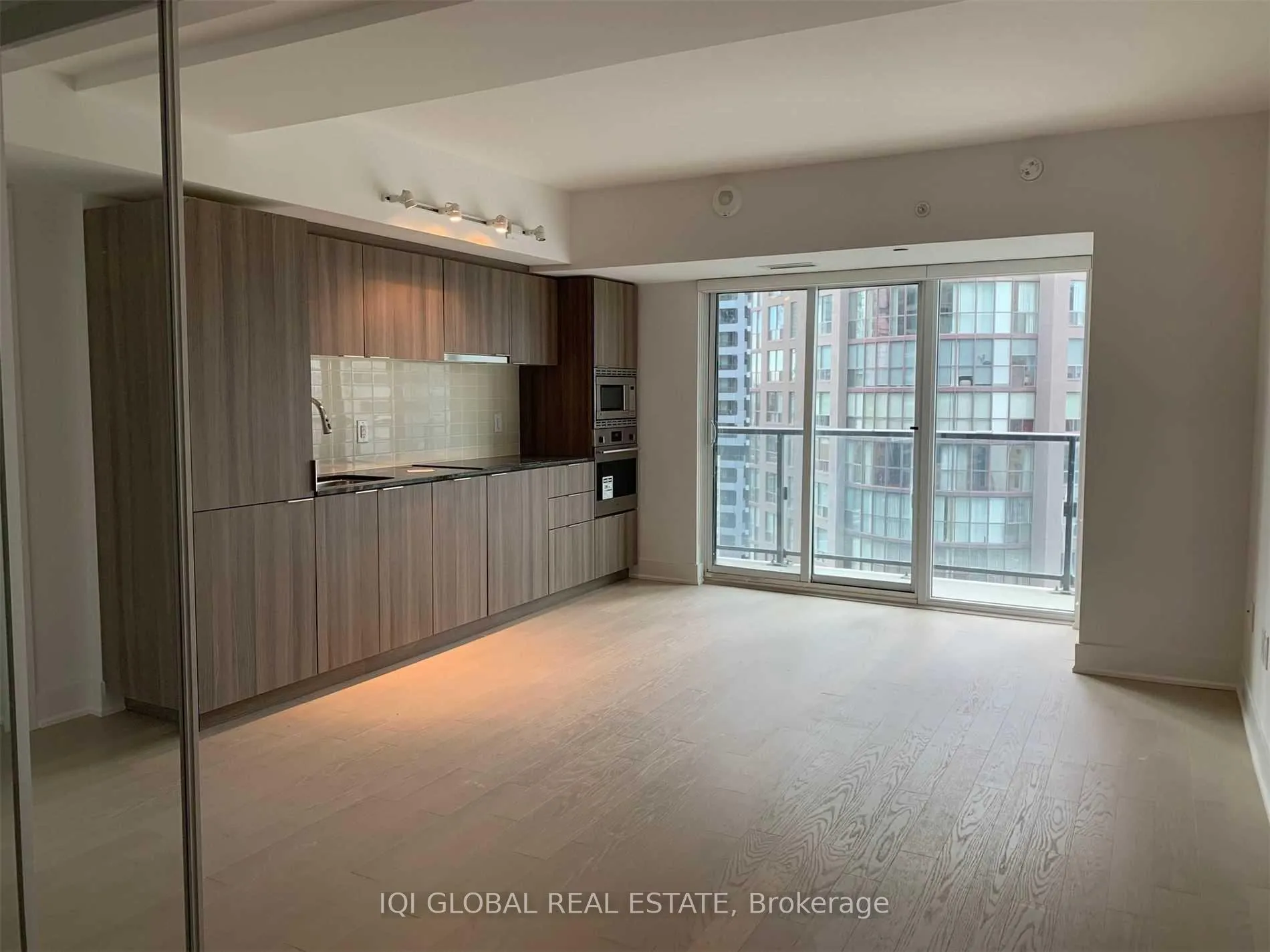 Photo 10 of Unit 1901, 955 Bay Street, Toronto, Bay Street Corridor — HOMEH