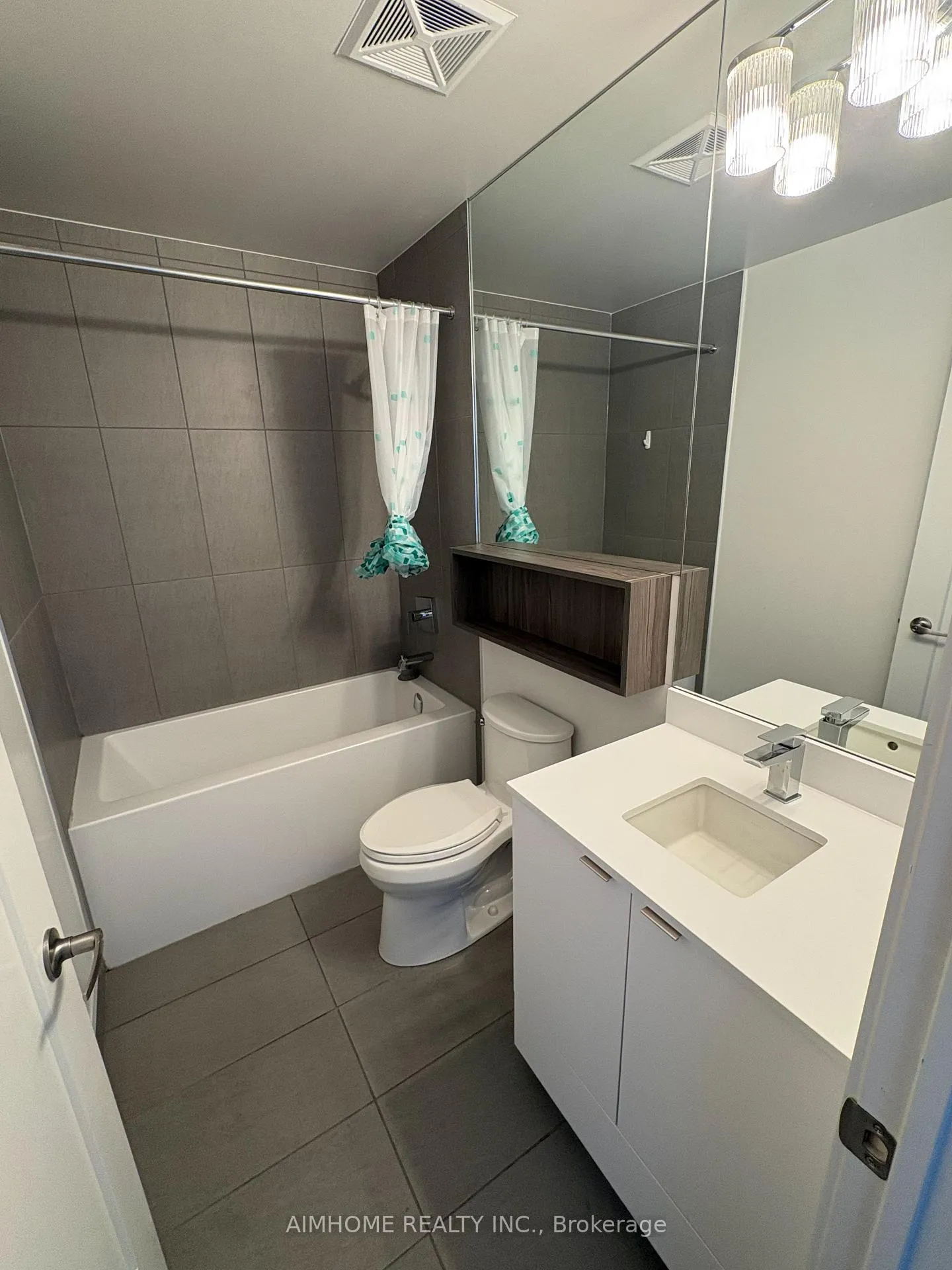 Photo 5 of Unit 1716, 60 princess Street, Toronto, Waterfront Communities — HOMEH