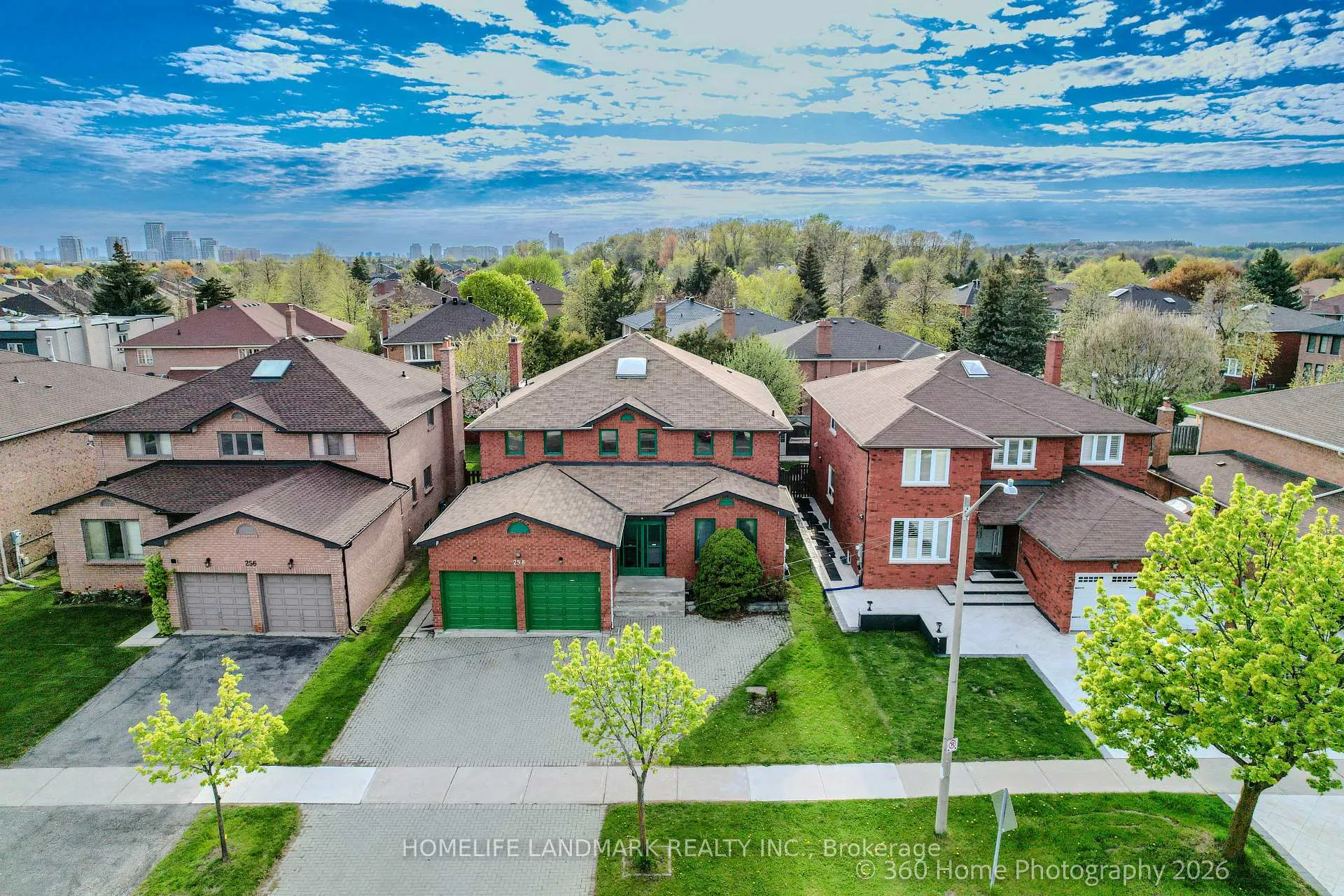 Photo 3 of 258 Valleymede Drive, Richmond Hill, Doncrest — HOMEH