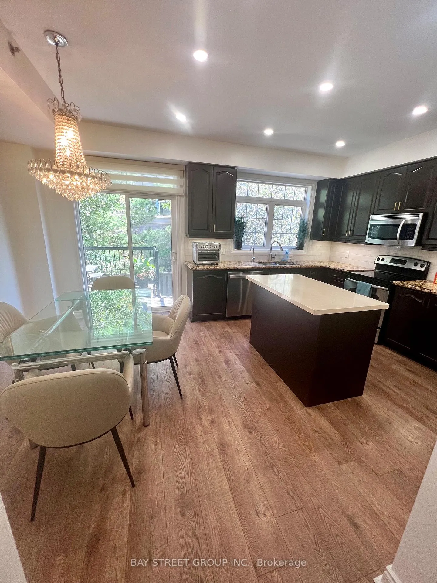 Photo 4 of Unit 56, 8 Brighton Place, Vaughan, Crestwood-Springfarm-Yorkhill — HOMEH