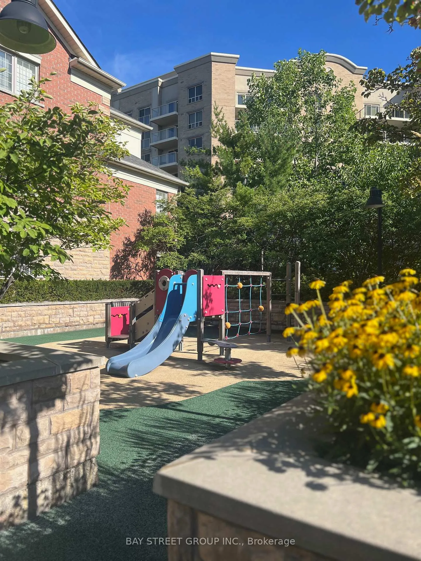 Photo 16 of Unit 56, 8 Brighton Place, Vaughan, Crestwood-Springfarm-Yorkhill — HOMEH