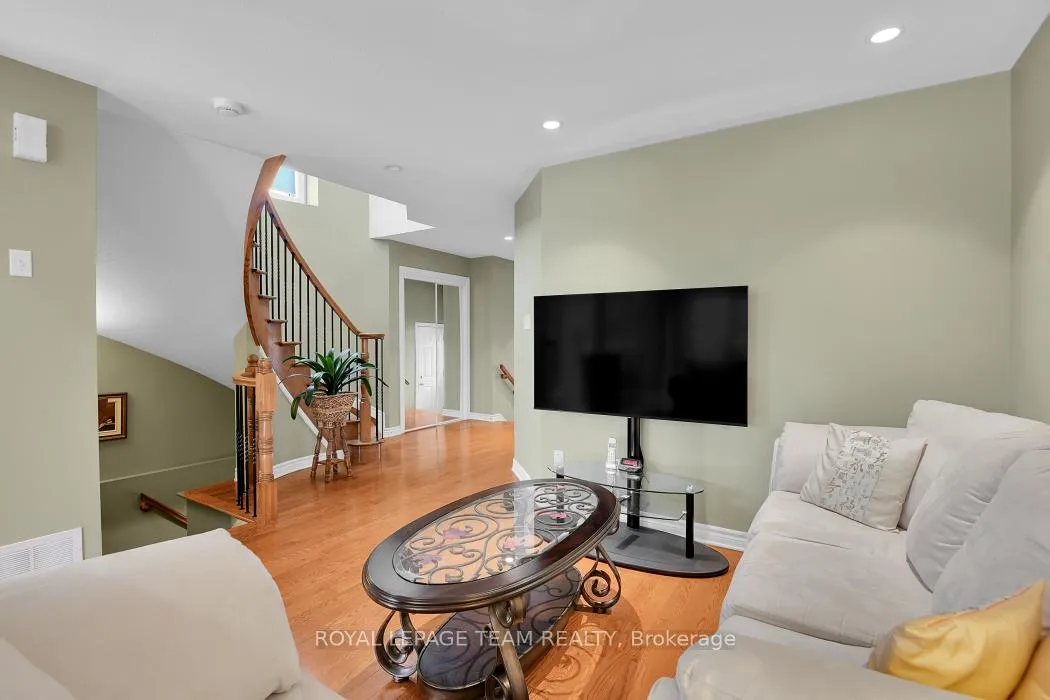 Photo 9 of 121 Sorento Street, Ottawa, Barrhaven - Strandherd — HOMEH