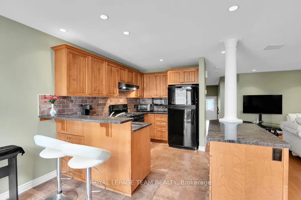 Photo 12 of 121 Sorento Street, Ottawa, Barrhaven - Strandherd — HOMEH