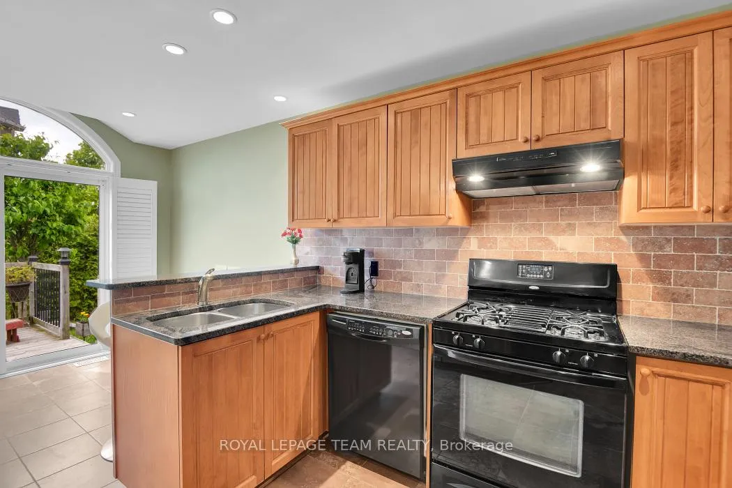 Photo 13 of 121 Sorento Street, Ottawa, Barrhaven - Strandherd — HOMEH