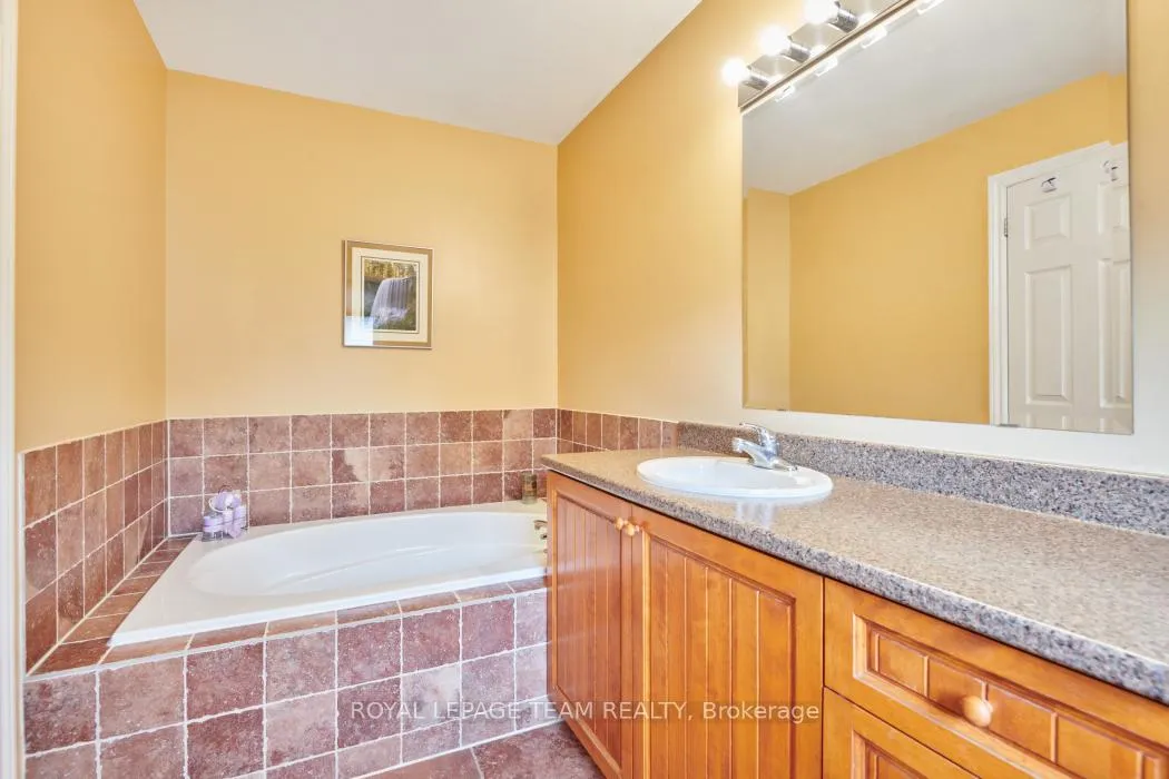 Photo 20 of 121 Sorento Street, Ottawa, Barrhaven - Strandherd — HOMEH