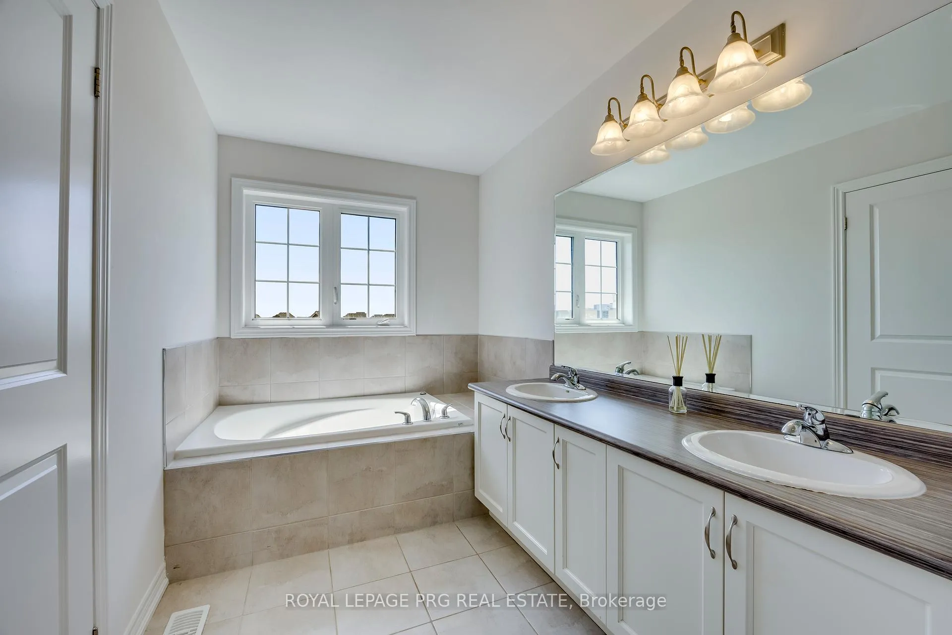 Photo 29 of 47 Dufay Road, Brampton, Northwest Brampton — HOMEH